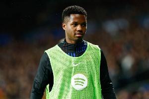 bob官网-即将踢法甲！记者：法蒂已动身前往摩纳哥