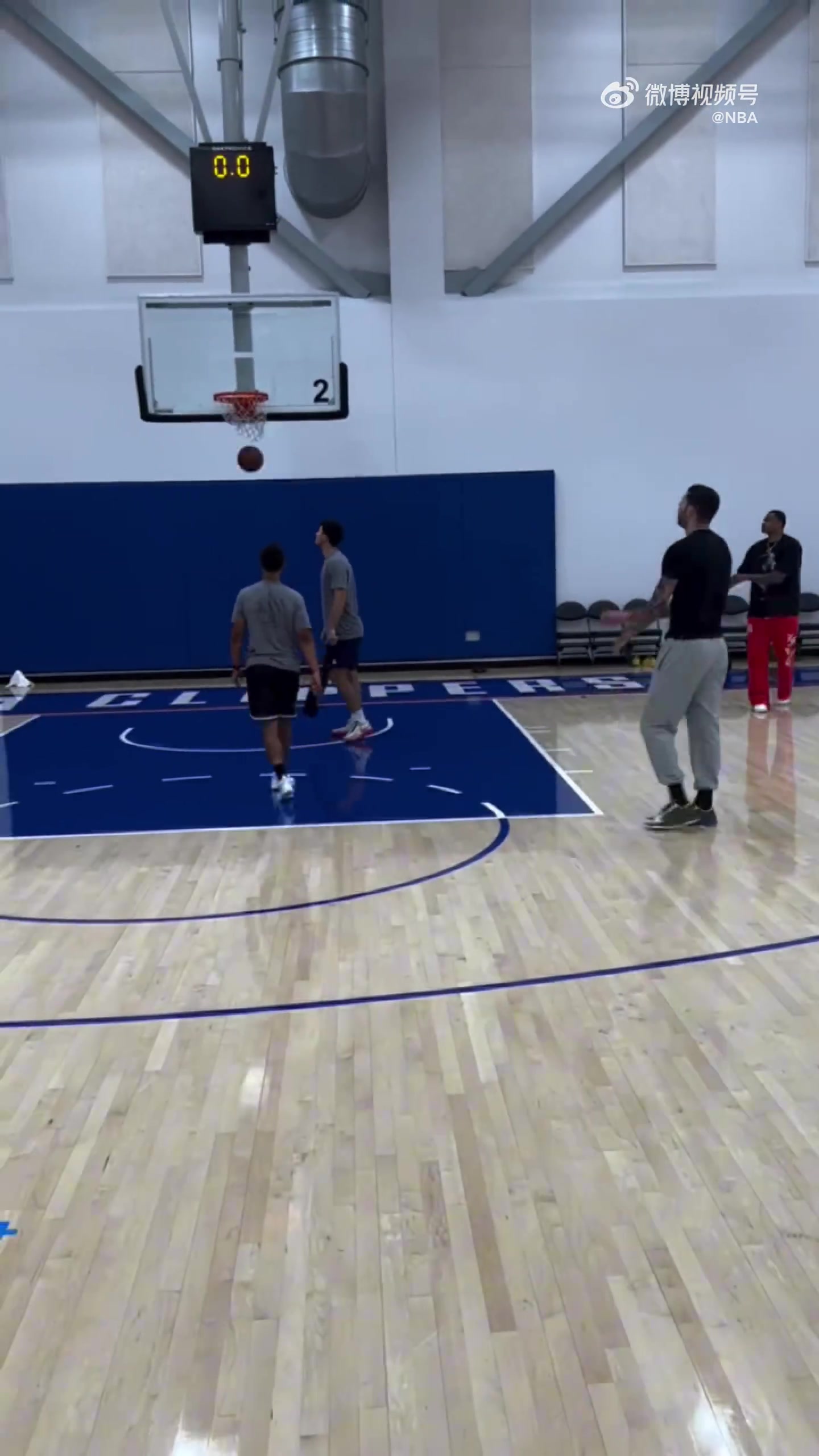 球哥埋头苦练！骑士新援朗佐-鲍尔夏日特训挥汗如雨💪