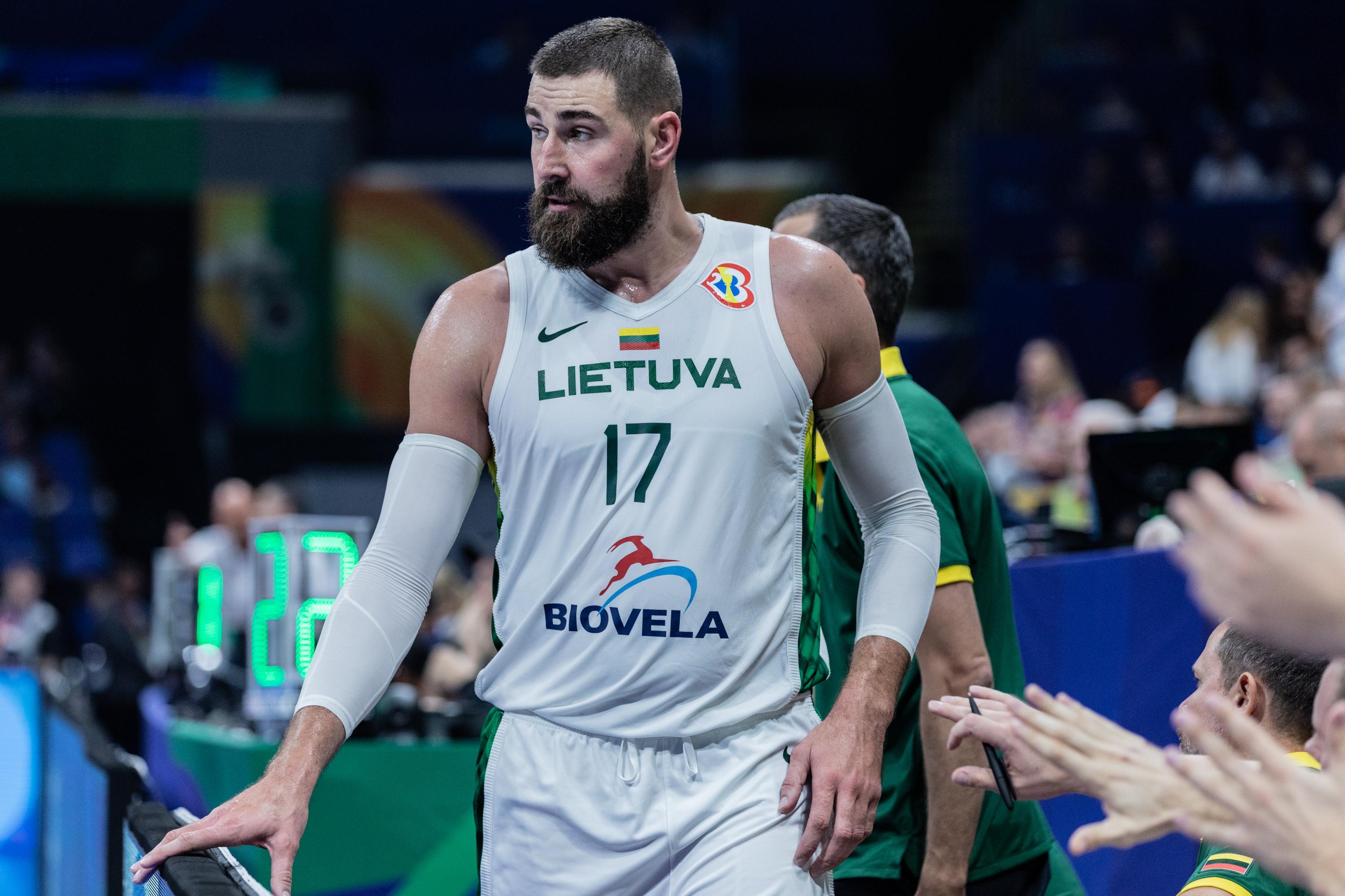 bob平台-正面硬刚！首节瓦兰6中5高效贡献12分3板 武切维奇7中4拿8分2板