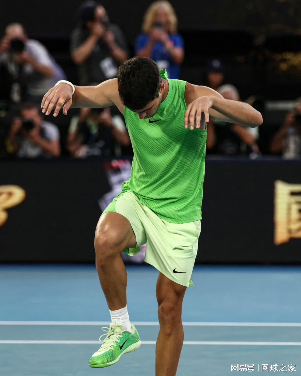 bob平台-有人正年轻，也有人从未老去！德约阿卡是网球之幸！