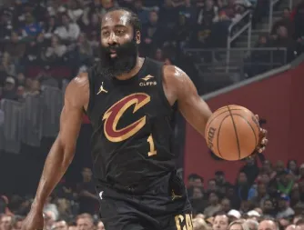 bob官方网站-哈登上半场8投4中，三分3中1得到10分1篮板2助攻